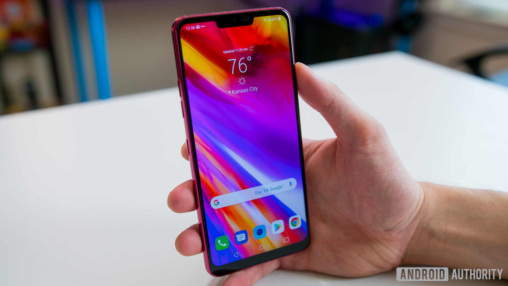 LG G7 Review-11 LG G7 ThinQ home screen held in hand