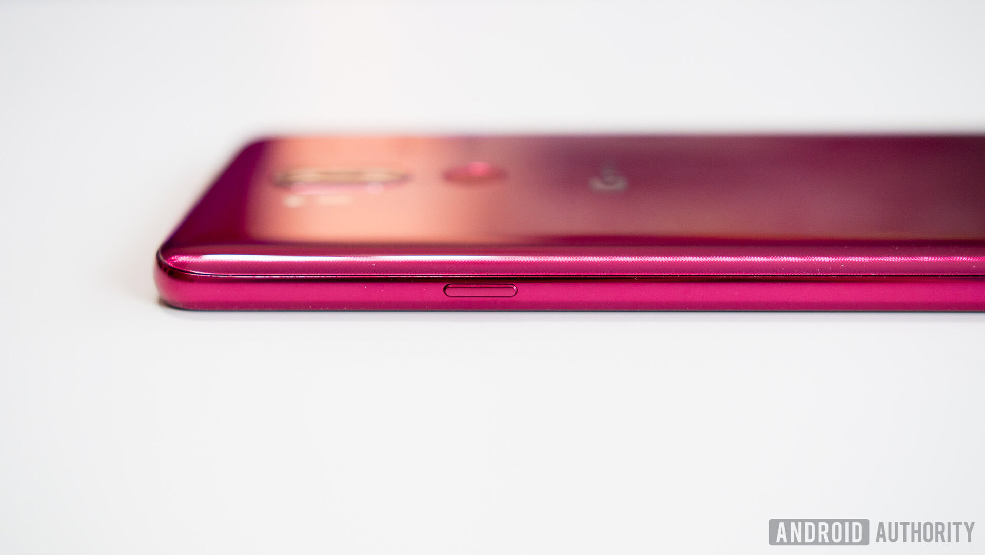 LG G7 Review-7 LG G7 ThinQ Google Assistant button
