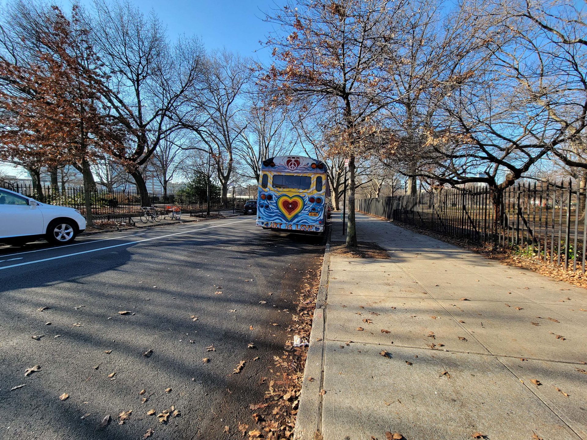 Samsung Galaxy S21 Ultra Sample Photo bus .6x