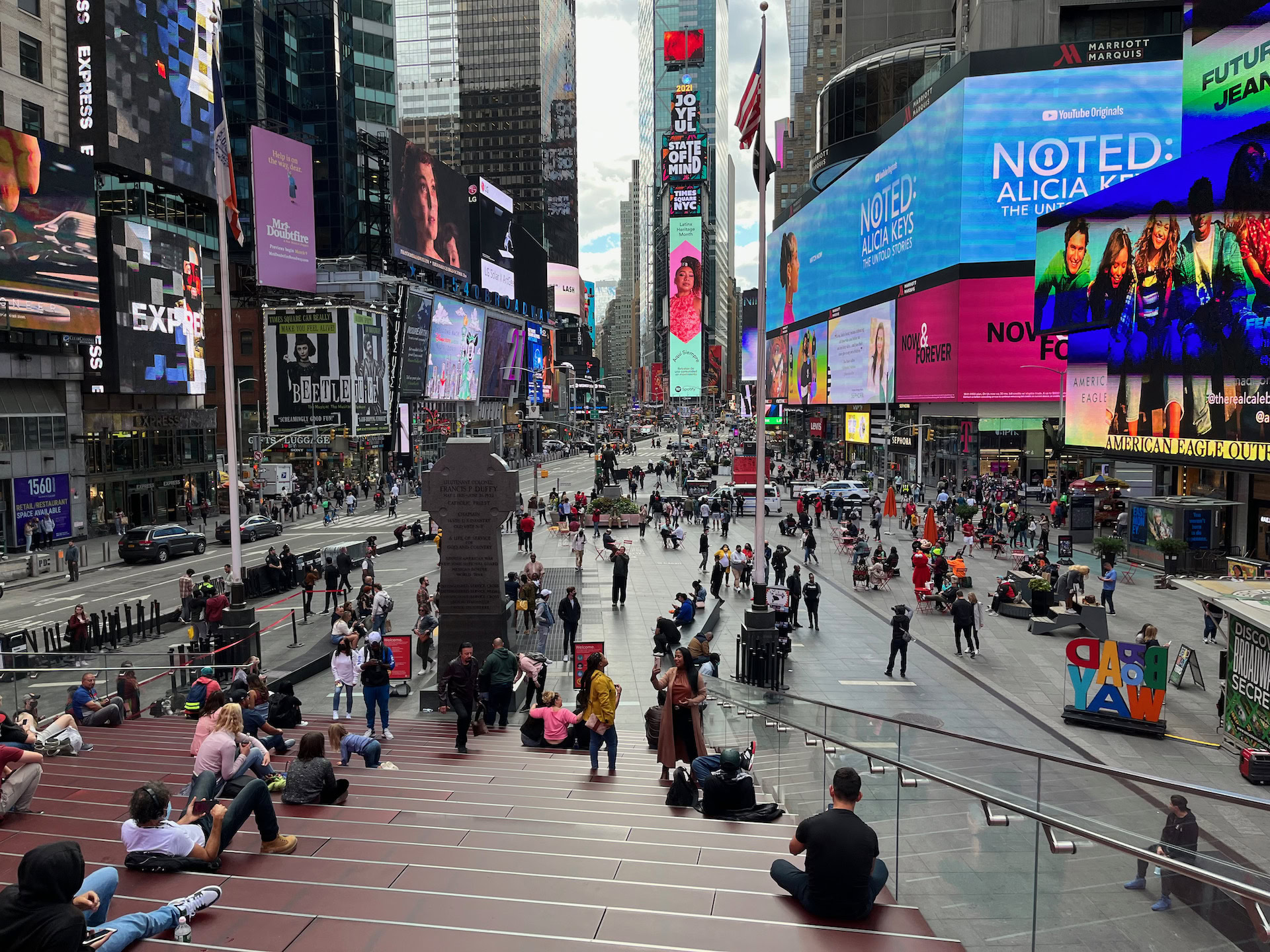 Apple iPhone 13 photo sample Times Square 1x