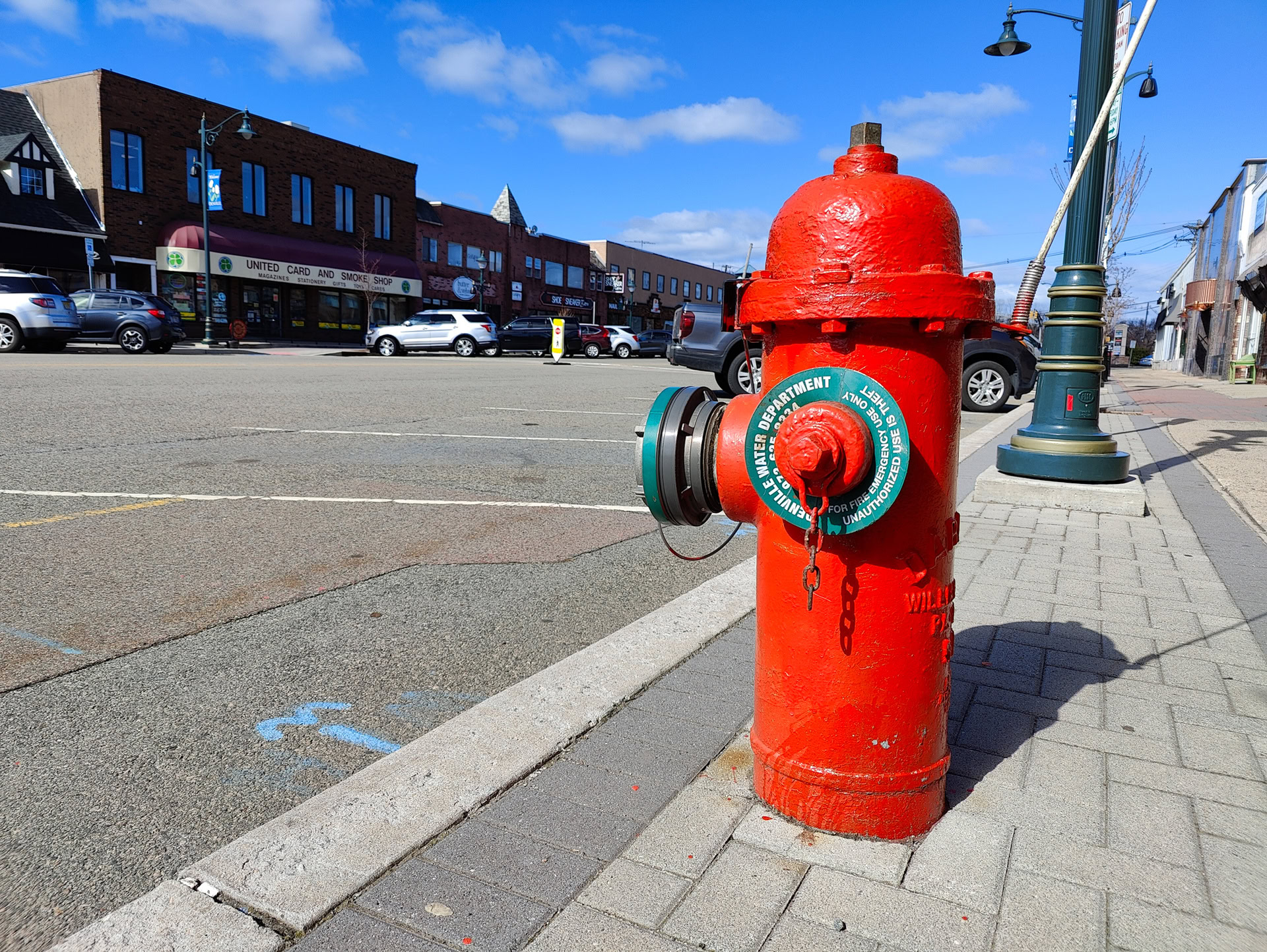 OnePlus 10 Pro vs Google Pixel 6 Pro hydrant 1