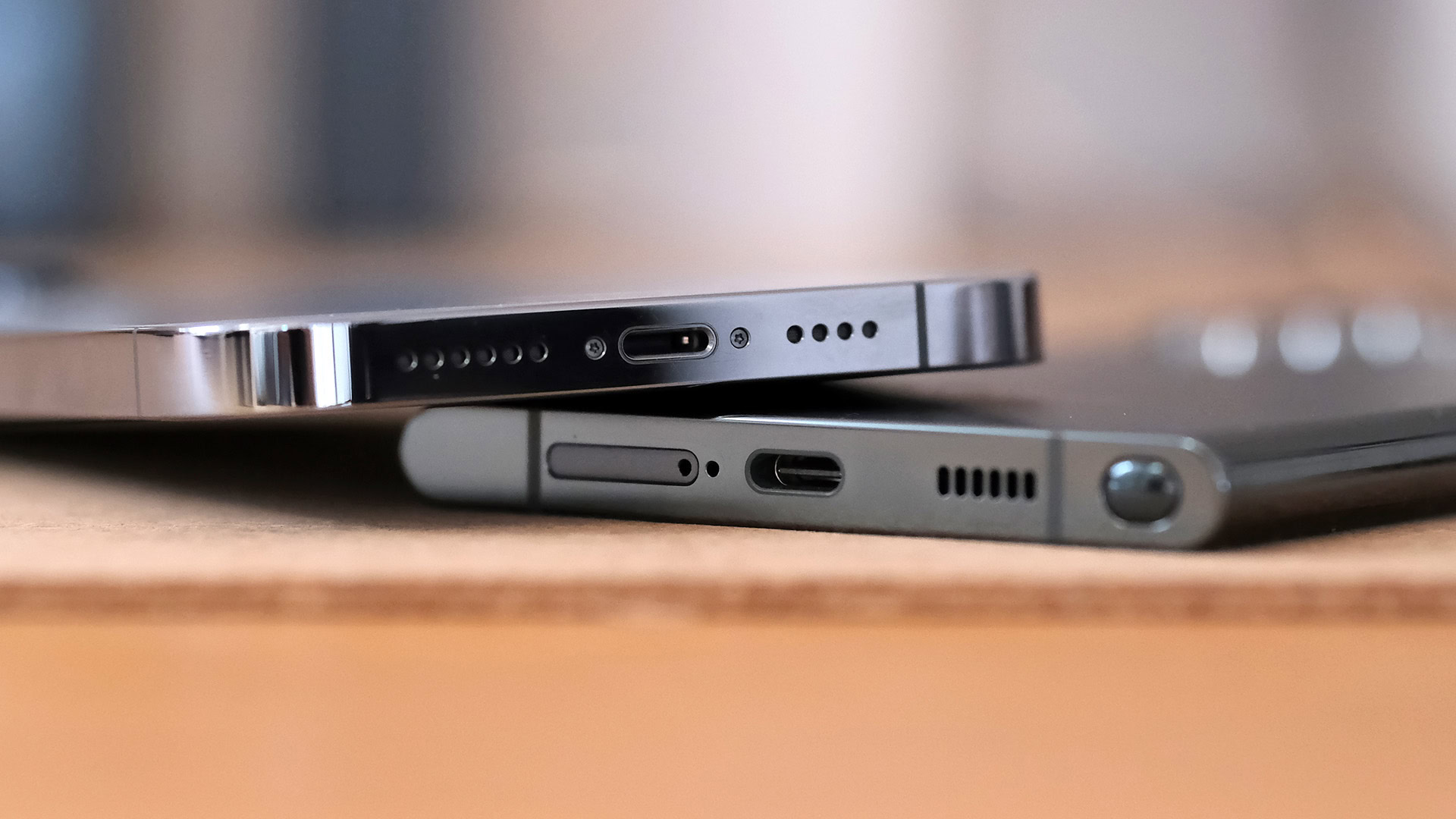 Lightning port vs USB C Lightning port vs USB C