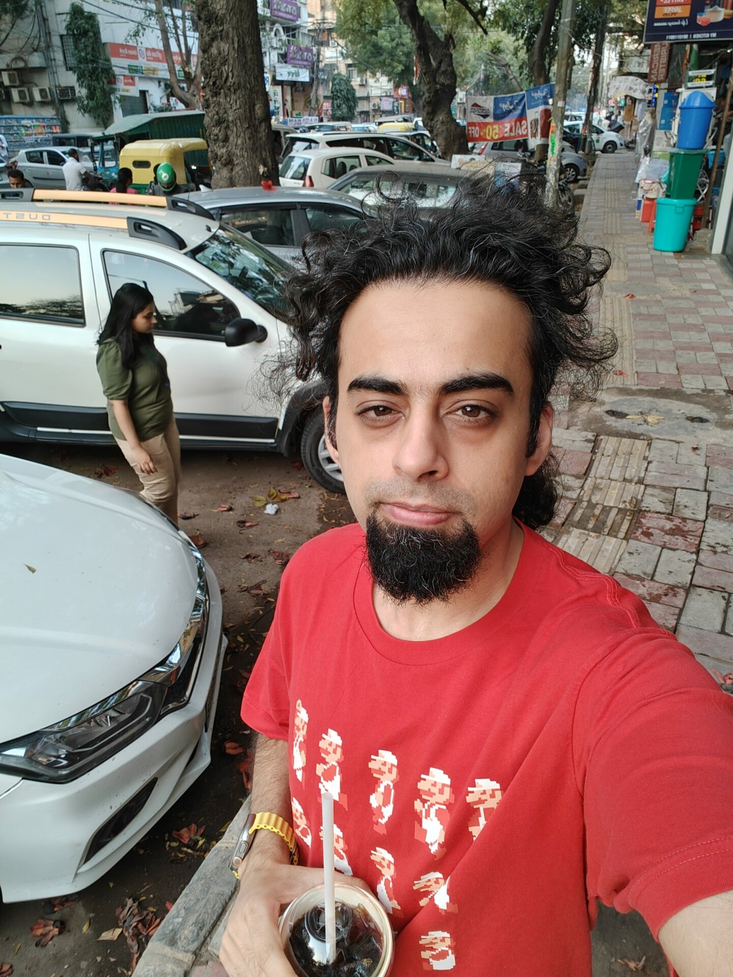 oneplus 11r camera sample market selfie