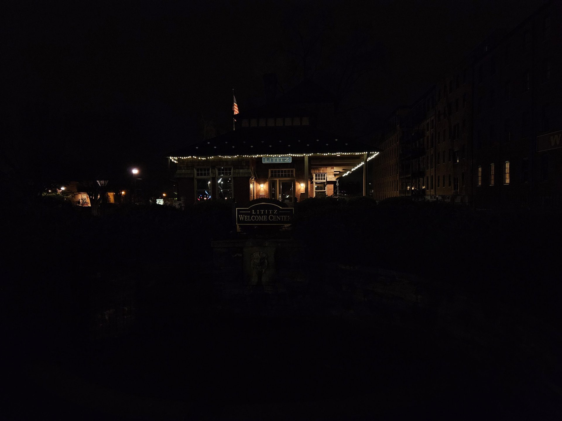 samsung galaxy s23 train station night mode off