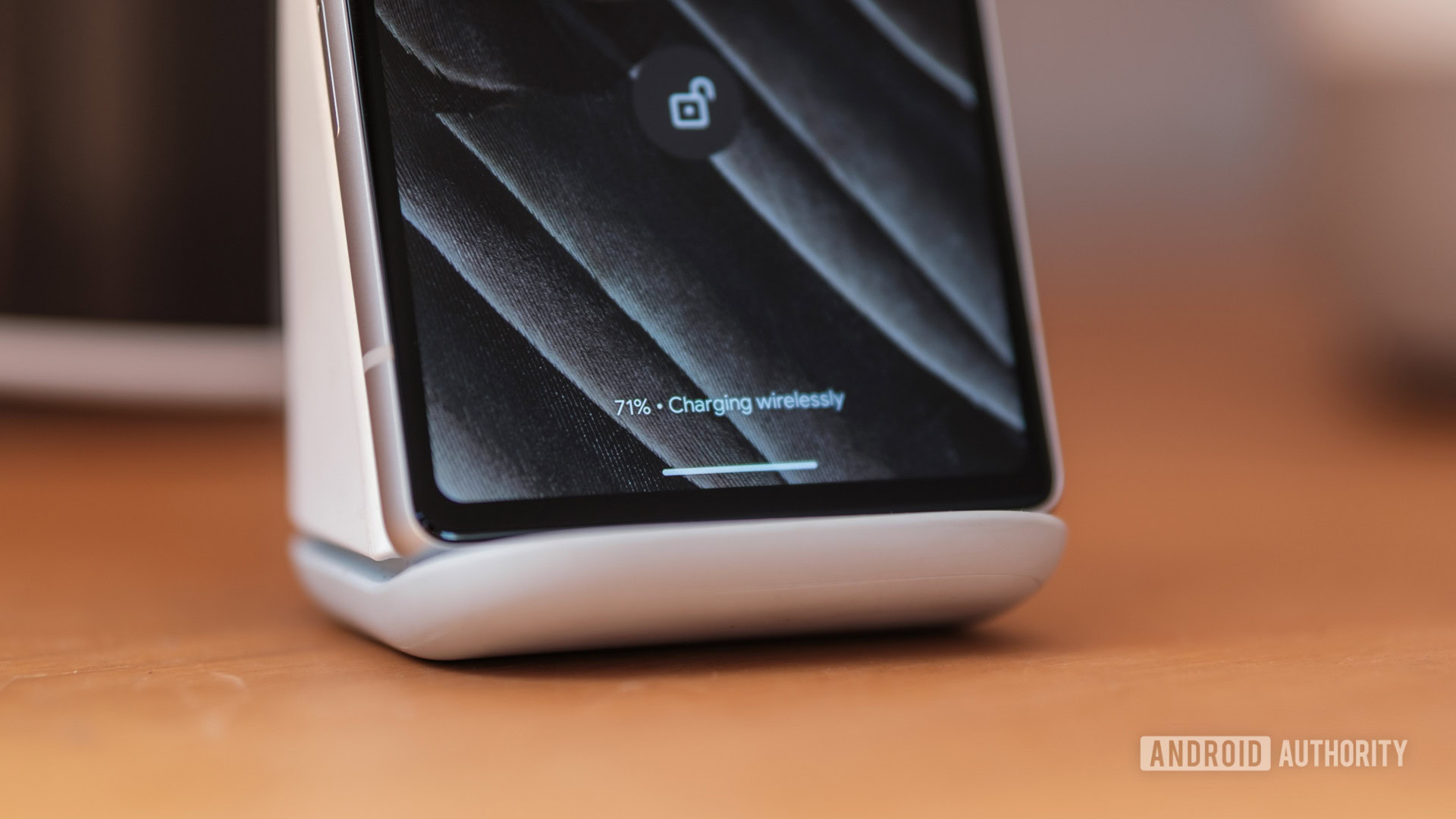 Google Pixel 7a wireless charging 1 Google Pixel 7a wireless charging 1