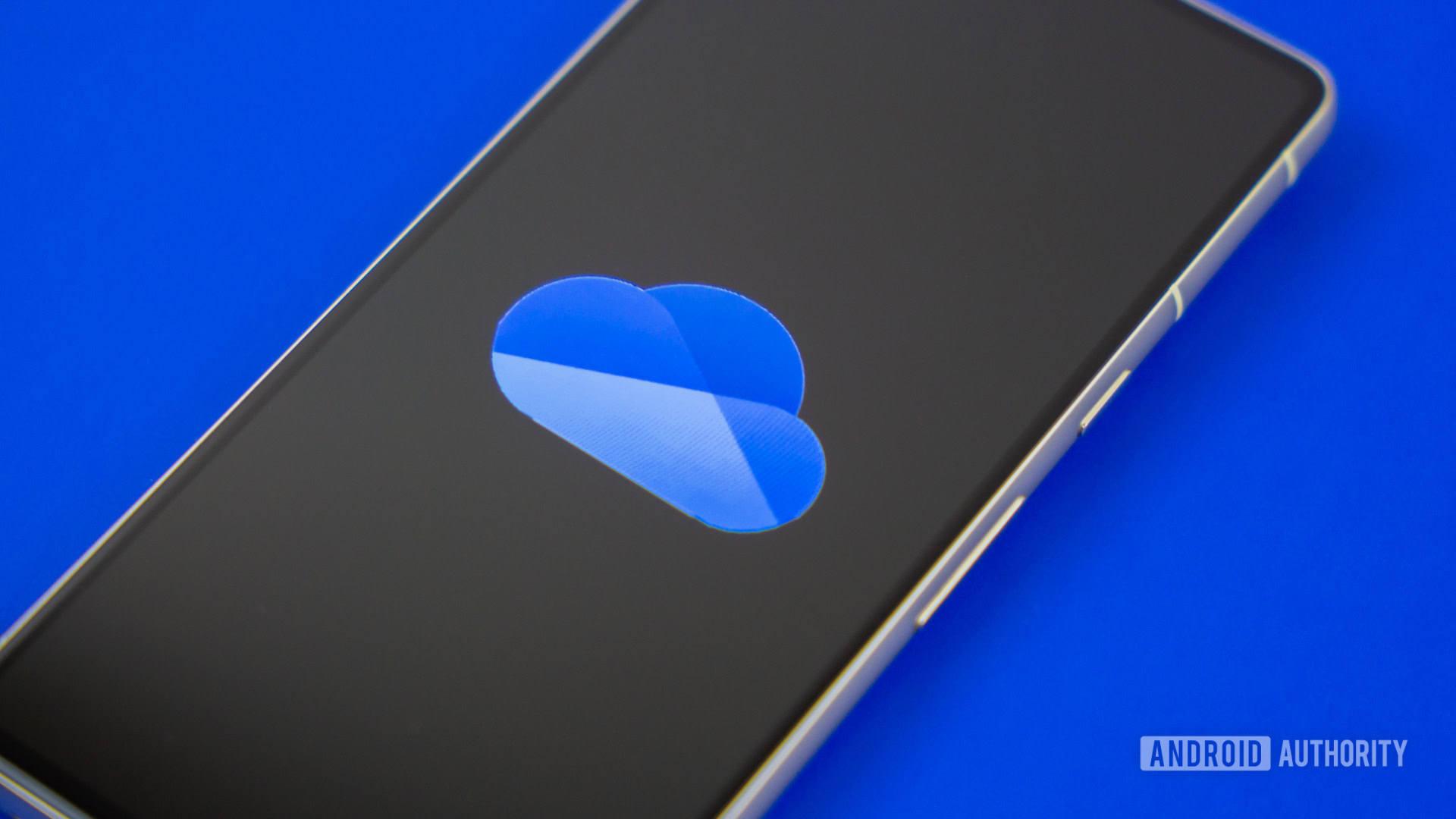 Microsoft OneDrive logo on smartphone Stock photo 2 Microsoft OneDrive logo on smartphone Stock photo 2