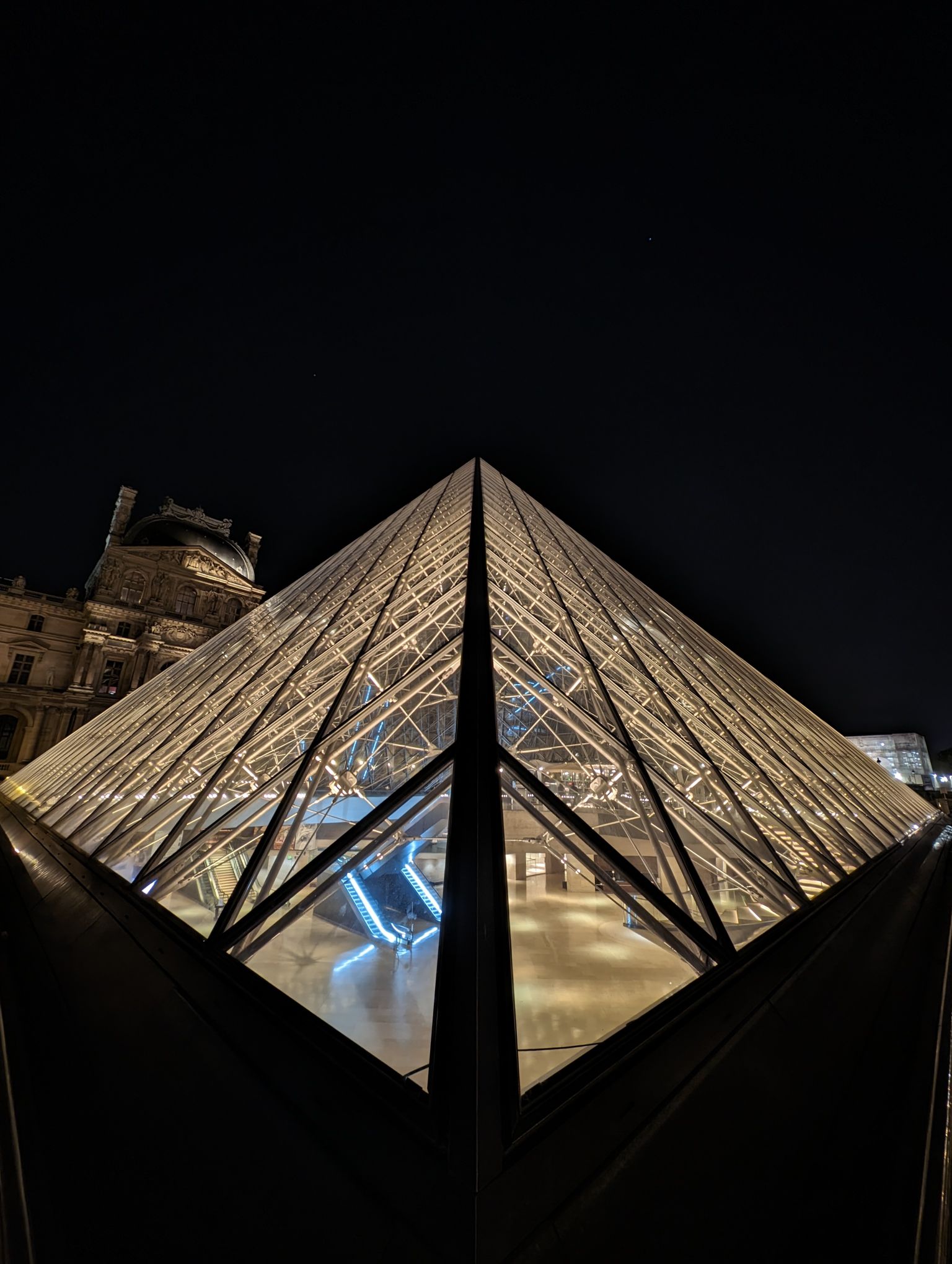 google pixel 8 pro camera sample louvres night sight ultrawide 1