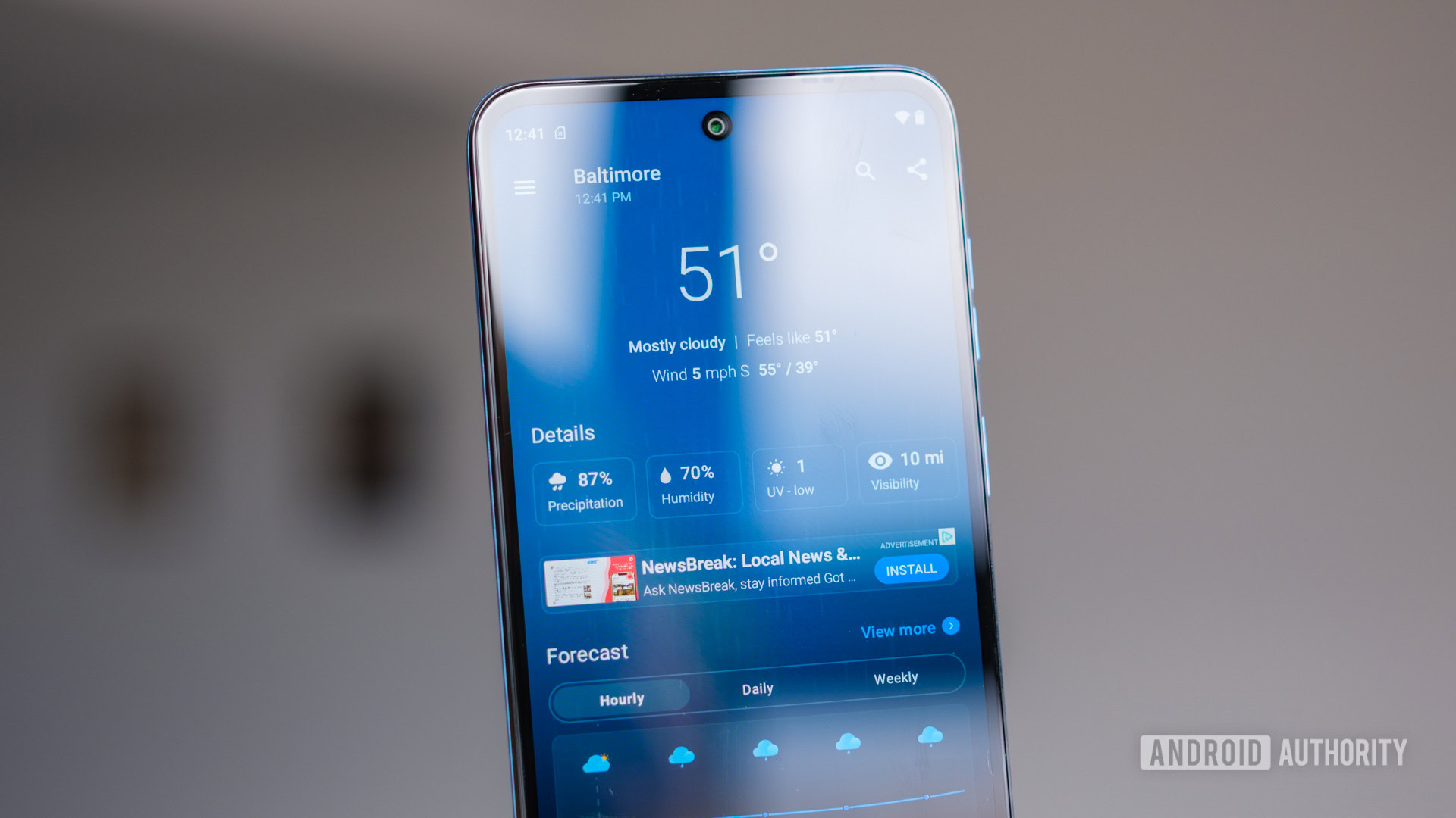 Motorola Moto G Play 2024 weather ads