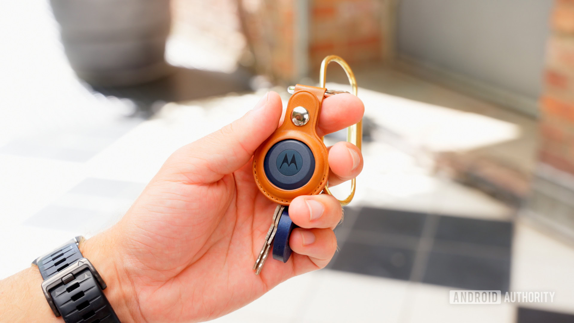 Motorola Moto Tag in hand Motorola Moto Tag in hand