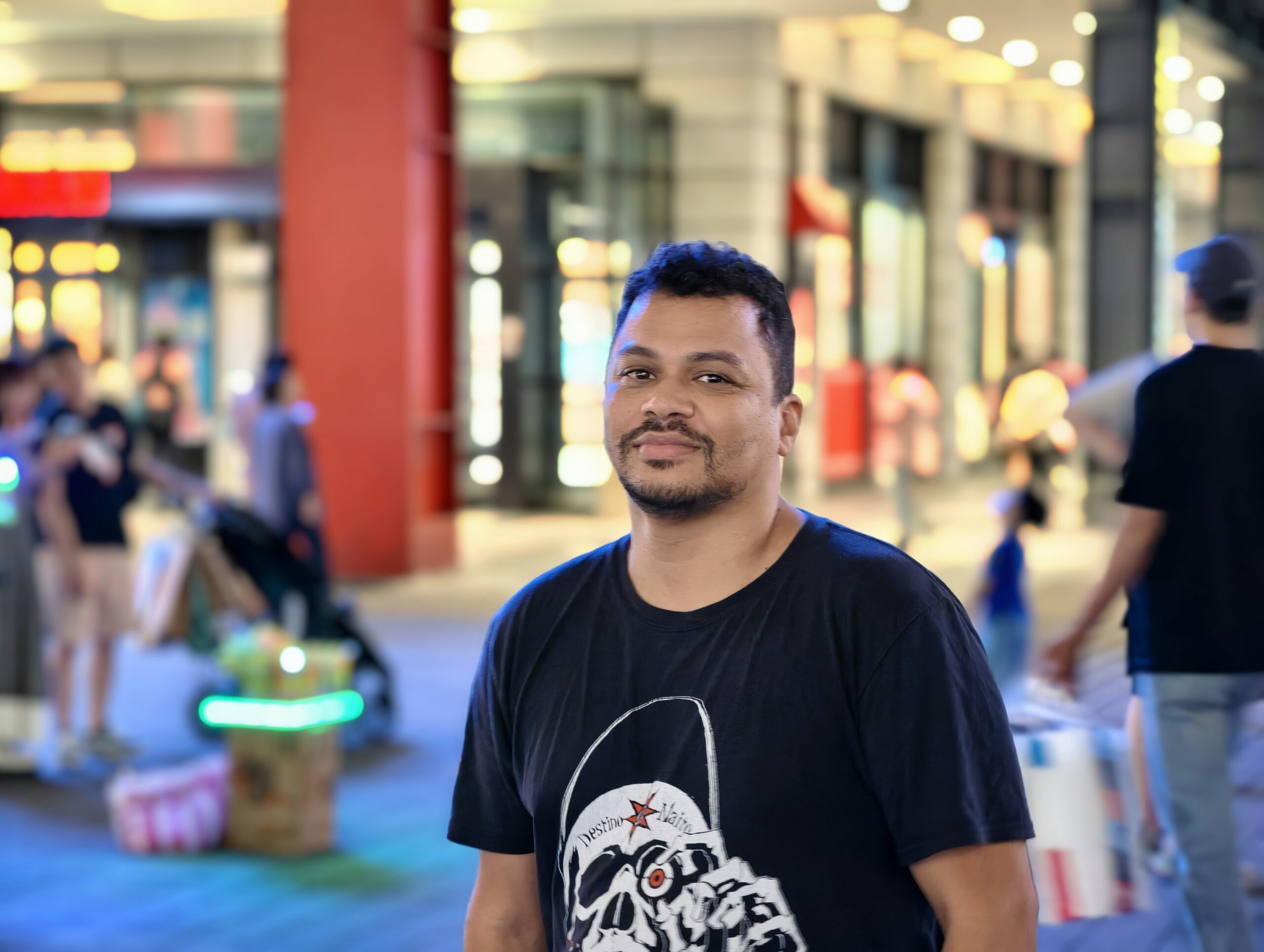 vivo X100 Ultra low light portrait 3.7x