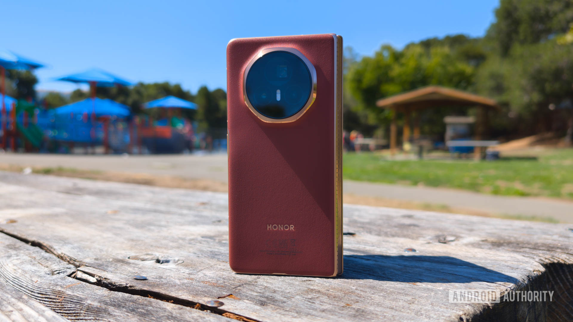 HONOR Magic V3 Propped up on picnic table in the sun HONOR Magic V3 Propped up on picnic table in the sun