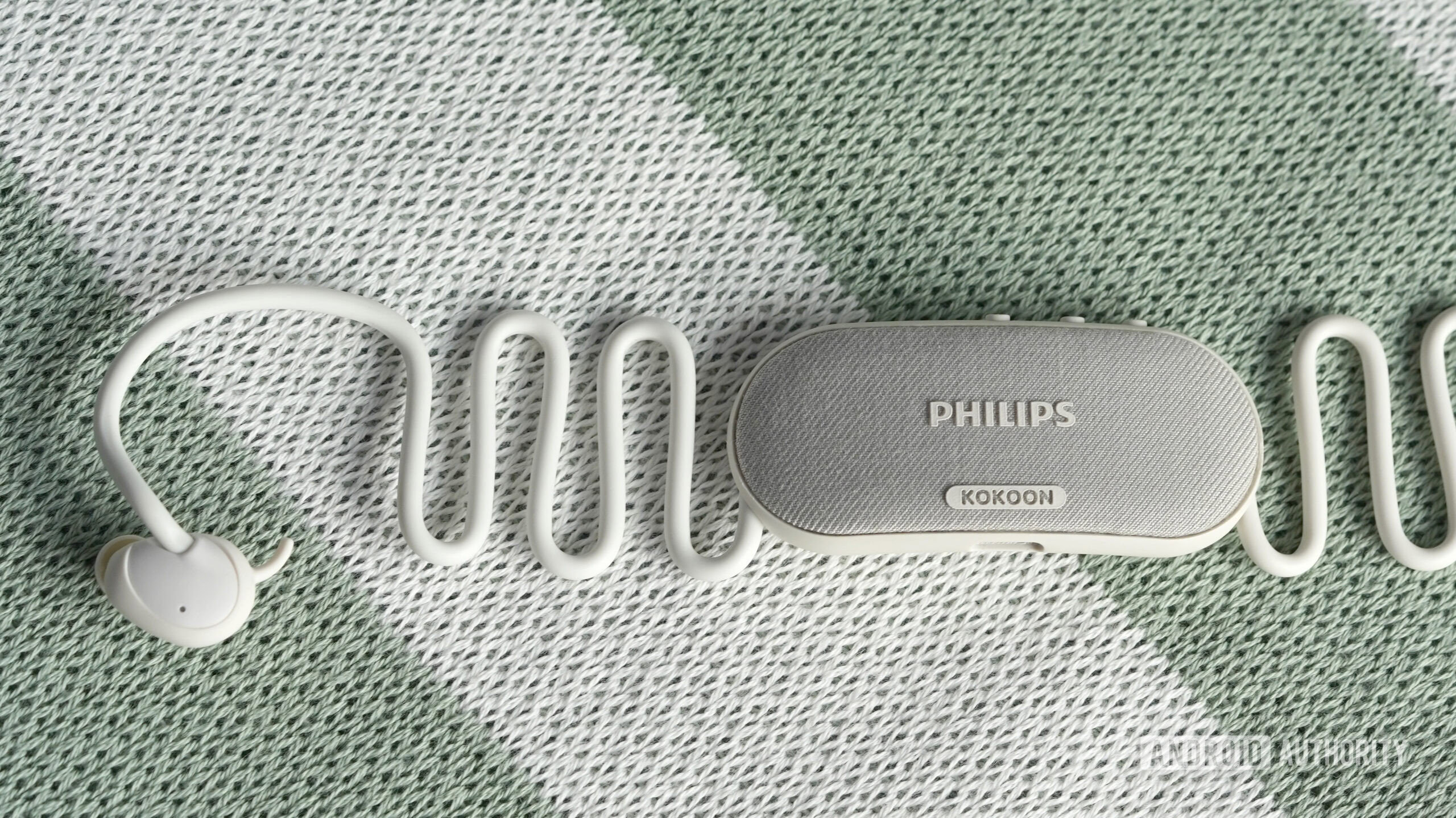 Philips Sleep Headphones Kokoon Pill The Philips Sleep Headphones with Kokoon feature a curved central device and ultra-thin earbuds.
