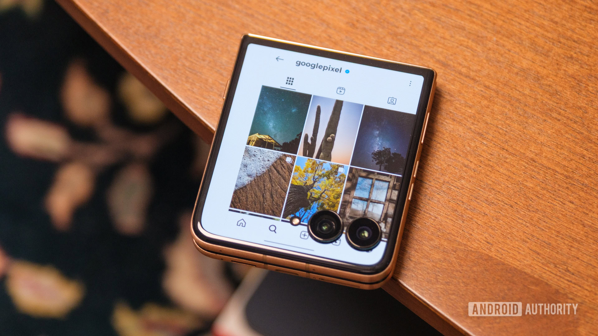 Motorola Razr Ultra instagram interface Motorola Razr Ultra instagram interface